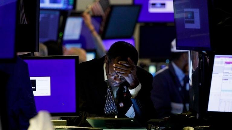 Βούλιαξε και πάλι η Γουόλ Στριτ - Με απώλειες 4,55% έκλεισε ο Dow Jones (ΒΙΝΤΕΟ)