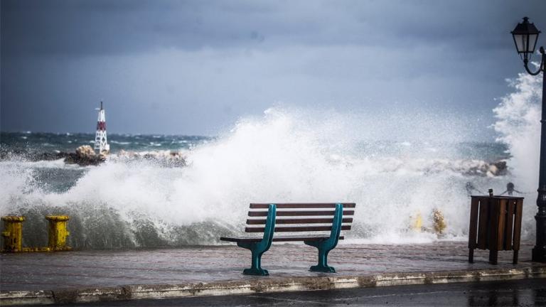 Προβλήματα στις ακτοπλοϊκές συγκοινωνίες λόγω ισχυρών ανέμων