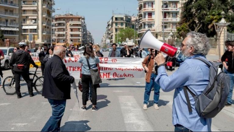 Διαμαρτυρία εκπαιδευτικών έξω από το ΥΜΑΘ