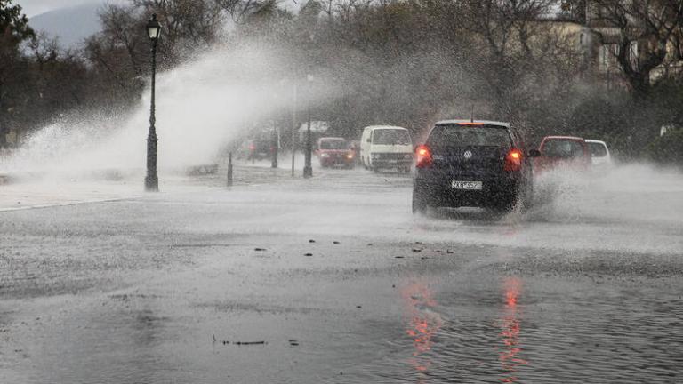 Καιρός: Ισχυρές βροχές στα κεντρικά σήμερα και βοριάδες έως δέκα μποφόρ στο Βόρειο Αιγαίο
