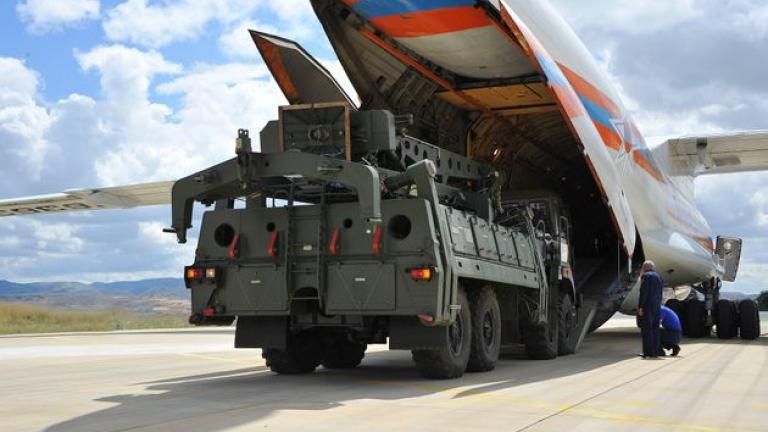 Οι ΗΠΑ υπενθυμίζουν στον Ερντογάν την απειλή των κυρώσεων για τους S-400