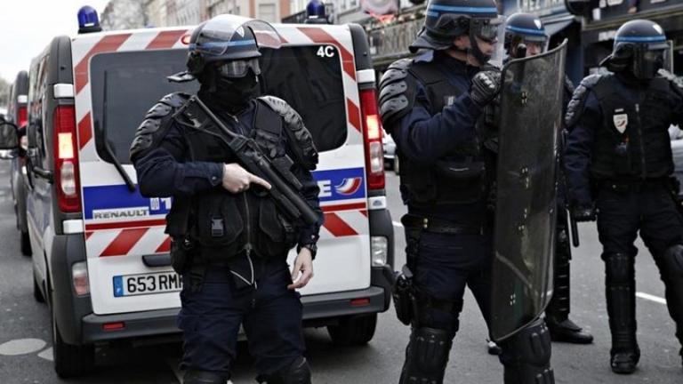 Τρομοκρατική επίθεση στη Γαλλία: Δύο νεκροί και 5 τραυματίες (ΒΙΝΤΕΟ)