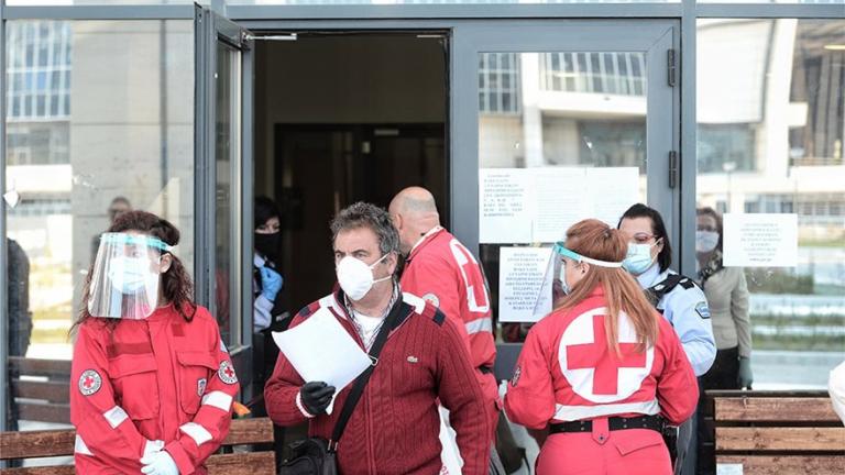 Πρεμιέρα μερικής επαναλειτουργίας των δικαστηρίων- Ουρά στο Υποθηκοφυλακείο Αθήνας