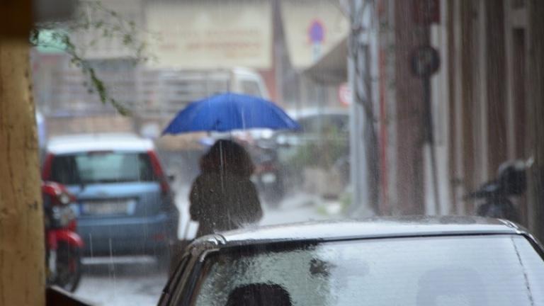 Σε εξέλιξη η νέα κακοκαιρία με μεγάλα ύψη βροχής και θυελλώδεις ανέμους