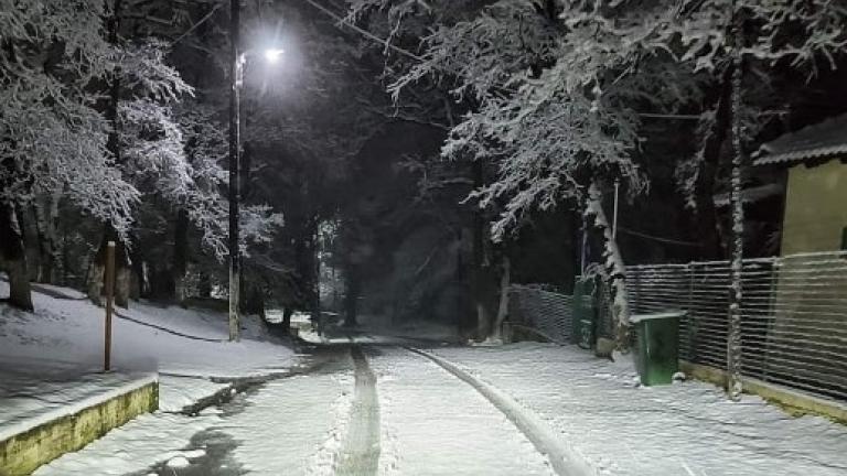 Στα λευκά ο Χορτιάτης - Χιόνια και στην Ελασσόνα