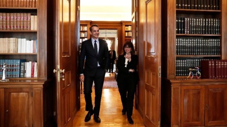 O πρωθυπουργός θα ενημερώσει την Κ. Σακελλαροπούλου για τις εξελίξεις με την επιδημία