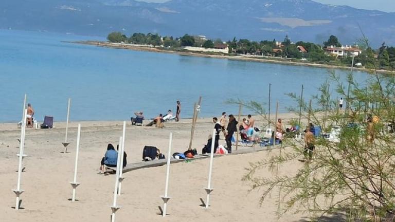 Ο δήμος Σαρωνικού ζητά την άμεση παρέμβαση για την αποτροπή εξάπλωσης του κοροναϊού σε παραλία