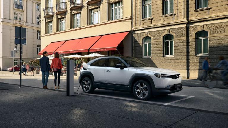 Το πρώτο ηλεκτρικό SUV της Mazda, το MX-30, είναι γεγονός