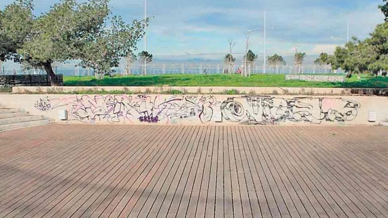 Θεσσαλονίκη Πρόστιμα για γκράφιτι στη Νέα Παραλία - Αποφασισμένος να πατάξει τον βανδαλισμό ο δήμος
