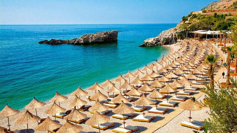 «Μπαρα» επαινετικών δημοσιευμνάτων για την Ελλάδα - Προτείνουν την Ελλάδα για τις διακοπές