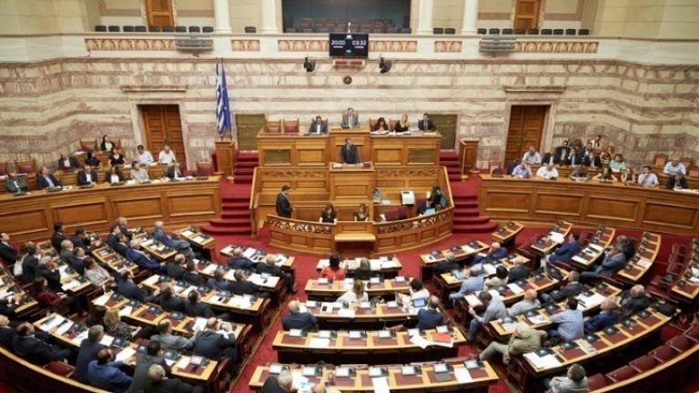 Υψηλοί τόνοι στη Βουλή για την επιστρεπτέα προκαταβολή και την ανανέωση της θητείας Στουρνάρα