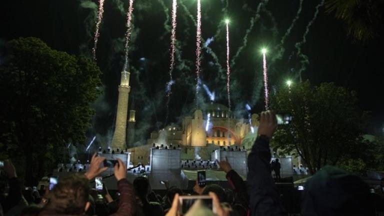 Οι Τούρκοι κάνουν πίσω και αναβάλλουν τη μετατροπή της Αγίας Σοφίας σε τζαμί