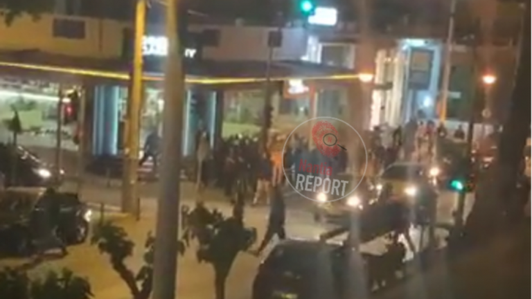 Αστυνομικοί διέλυσαν πάρτι νεαρών στην πλατεία της Αγίας Παρασκευής - Σοβαρά επεισόδια (ΒΙΝΤΕΟ-ΦΩΤΟ)