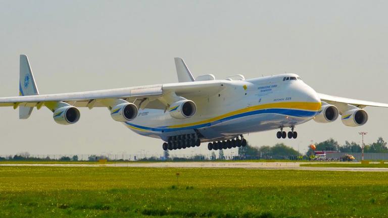 Το μεγαλύτερο και βαρύτερο αεροπλάνο του κόσμου προσγειώθηκε στο «Ελ. Βενιζέλος» (ΒΙΝΤΕΟ)
