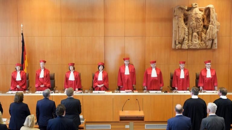 Η προκλητική απόφαση του Γερμανικού Συνταγματικού Δικαστηρίου και η νομική «κερκόπορτα» της Ευρώπης