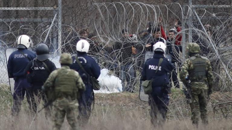 Προ δεκαπενθημέρου πάντως, το υπουργείο Προστασίας του Πολίτη είχε καταθέσει επίσημο αίτημα στον ευρωπαϊκό οργανισμό Frontex ζητώντας να παραμείνουν μέχρι τον Ιούλιο οι 100 Ευρωπαίοι συνοριοφύλακες που ήρθαν στη χώρα στο πλαίσιο της επιχείρησης ταχείας επέμβασης (Rapid Boarder Intervention Team), που ξεκίνησε τον Μάρτιο. Στο αίτημά τους –έγινε επισήμως αποδεκτό στα τέλη της περασμένης εβδομάδας– τα στελέχη της ΕΛ.ΑΣ. και του Λιμενικού επικαλούνταν εκτιμήσεις για αύξηση των μεταναστευτικών ροών αμέσως μετά τ