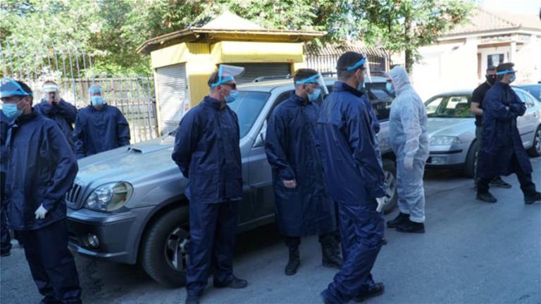 Από κηδεία η νέα «έκρηξη» κρουσμάτων στον οικισμό των Ρομά στη Νεα Σμύρνη Λάρισας