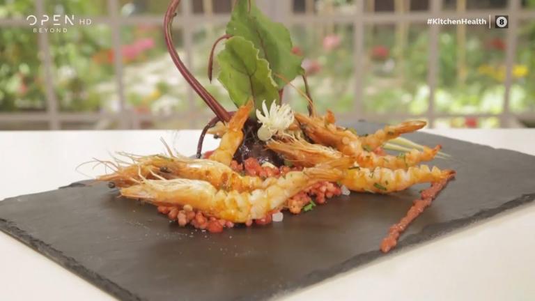 Ψητές γαρίδες με κουσκούς παντζαρότο από την Μαρία Εκμεκτσίογλου (ΒΙΝΤΕΟ)
