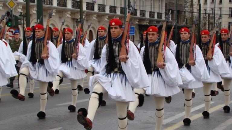 Τι απαντά ο Στρατηγός Ζιαζιάς σε δημοσιογράφο της «Καθημερινής» που ζητά την κατάργηση της φουστανέλας!