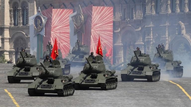Ο Πούτιν επιθεώρησε τη μεγαλειώδη παρέλαση για τα 75 χρόνια της νίκης επί των Ναζί