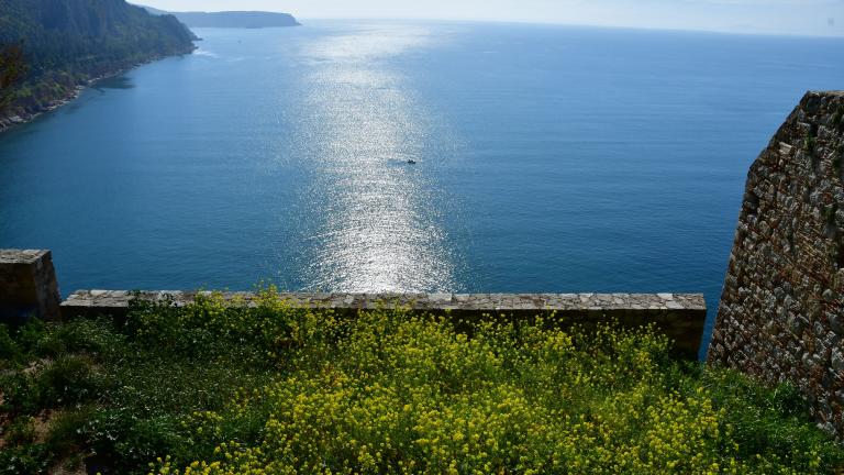 Καιρός (8/6): Ηλιοφάνεια και θερμοκρασίες έως 33 βαθμούς του Αγίου Πνεύματος