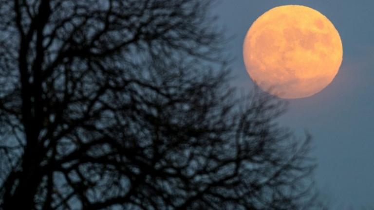 Πανσέληνος και έκλειψη παρασκιάς Σελήνης αύριο βράδυ