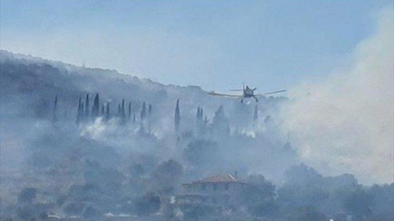 Ζάκυνθος: Τέσσερα πυροσβεστικά αεροπλάνα για να περιοριστεί φωτιά κοντά σε σπίτια στις Βολίμες