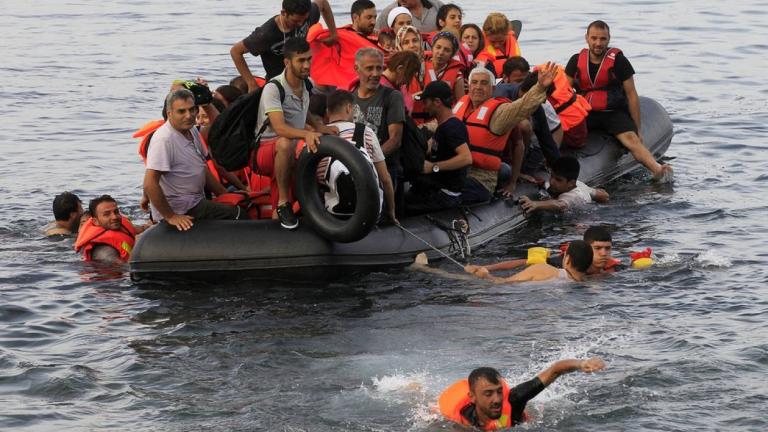 Δύο λέμβοι με πρόσφυγες και μετανάστες έφτασαν στη Λέσβο