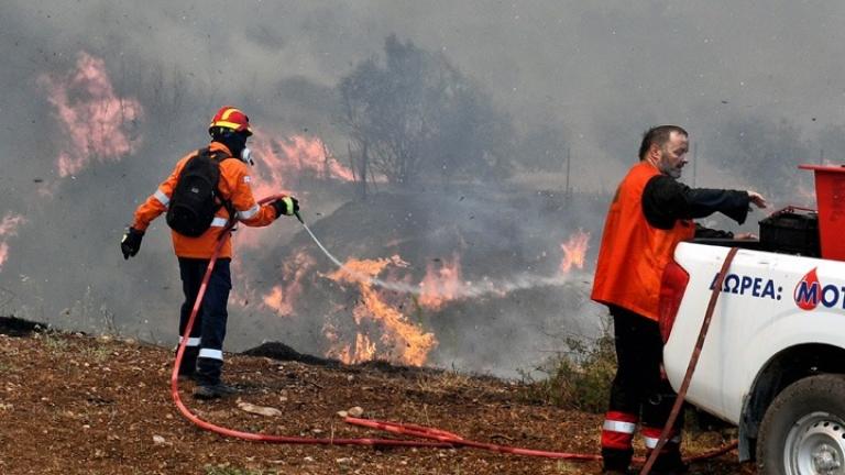 Συνεχίζεται η μάχη με τις φλόγες στις Κεχριές 