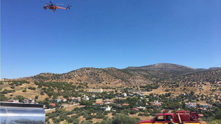 Σε ύφεση η πυρκαγιά στην περιοχή της οδού Βάρης–Κορωπίου