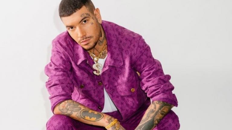 Δείτε ποιο βιβλίο διαβάζει αυτό τον καιρό ο Snik