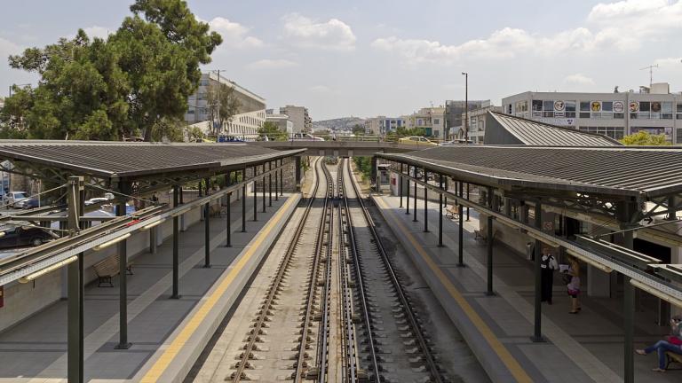 Άτομο έπεσε στις γραμμές του ΗΣΑΠ στο Θησείο