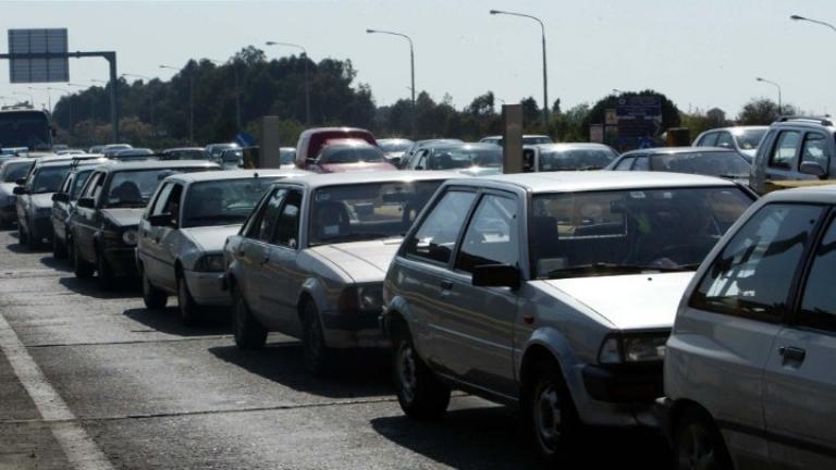 Αυξημένη κίνηση και χαμηλές ταχύτητες στο δρόμο προς Χαλκιδική - Ουρές χιλιομέτρων στην Αθηνών - Κορίνθου
