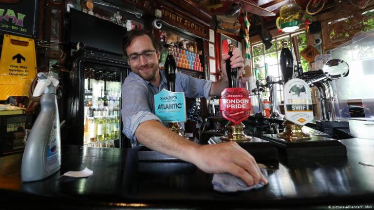 Βρετανία: «Σούπερ Σάββατο» μετά από τρεις μήνες καραντίνας και η ανησυχία «χτυπάει» κόκκινο