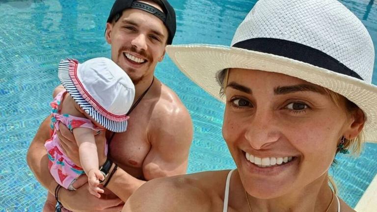 Μιλλούση-Πετρούνιας: Οι πρώτες βουτιές με τη μπέμπα!