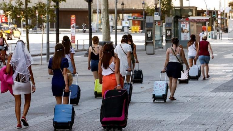 Κορονοϊός: Υπό έλεγχο η κατάσταση, λέει η Μαδρίτη-Η ΤUΙ ματαιώνει τα ταξίδια προς την ηπειρωτική Ισπανία έως τις 9 /08