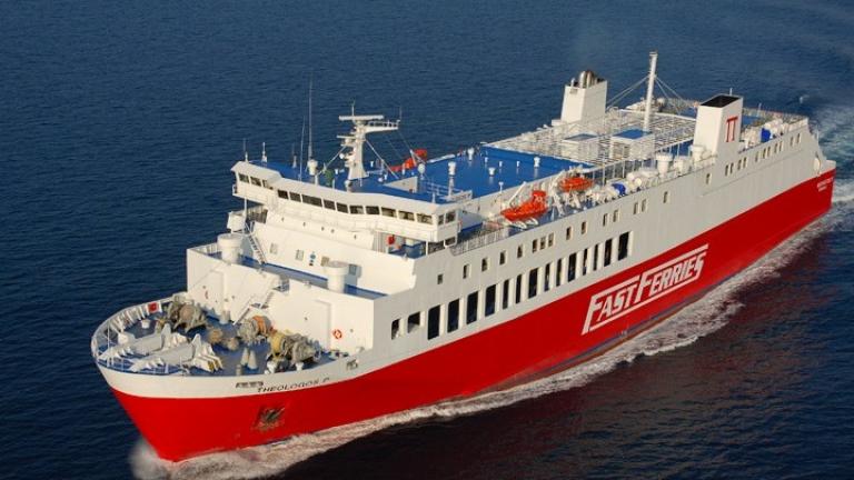 Μηχανική βλάβη στο πλοίο «Θεολόγος» νότια της Καρύστου