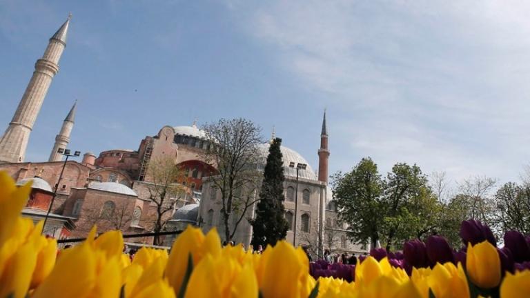 Η UNESCO προτρέπει την Άγκυρα σε «διάλογο» για την Αγία Σοφία