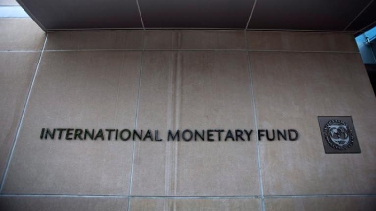 Το ΔΝΤ προειδοποιεί ότι η αναζωπύρωση της Covid-19 συνιστά τον κυριότερο κίνδυνο για την αμερικανική οικονομία