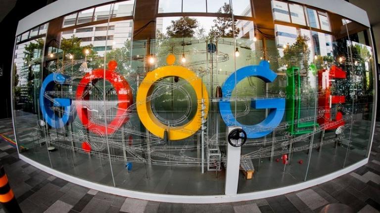 Οι εργαζόμενοι στην Google θα συνεχίσουν την τηλεργασία μέχρι τον Ιούλιο του 2021