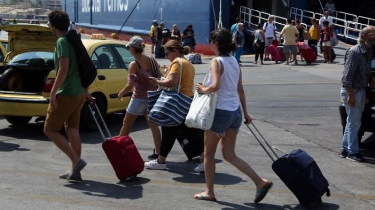 Αυξημένη η κίνηση στα λιμάνια - Έλεγχοι για την εφαρμογή των περιοριστικών μέτρων