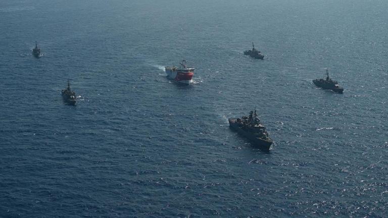 Τουρκικά πολεμικά πλοία συνοδεύουν το Oruc Reis. Αλήθεια ή προπαγάνδα;