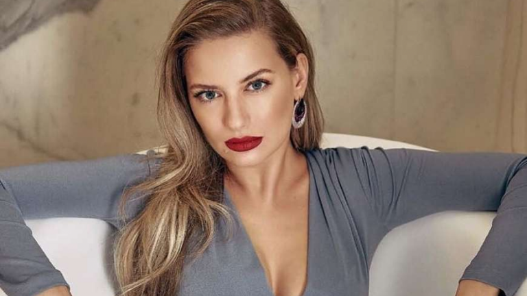 Ντόρα Μακρυγιάννη: Ποζάρει χωρίς ίχνος μακιγιάζ