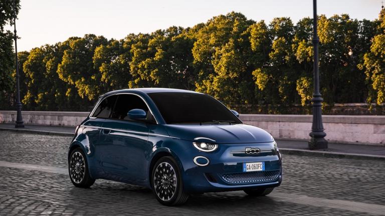 Ο Πρόεδρος της Fiat έκανε το πρώτο testdrive στο νέο ηλεκτρικό 500 (ΒΙΝΤΕΟ-ΦΩΤΟ)