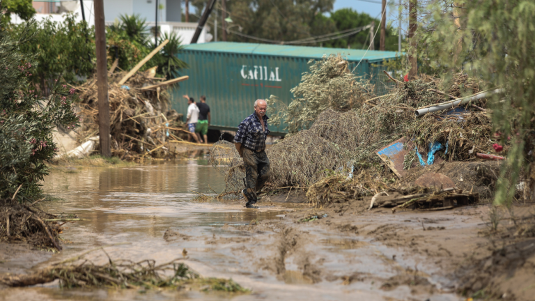 Από αύριο το επίδομα στους πληγέντες της Εύβοιας