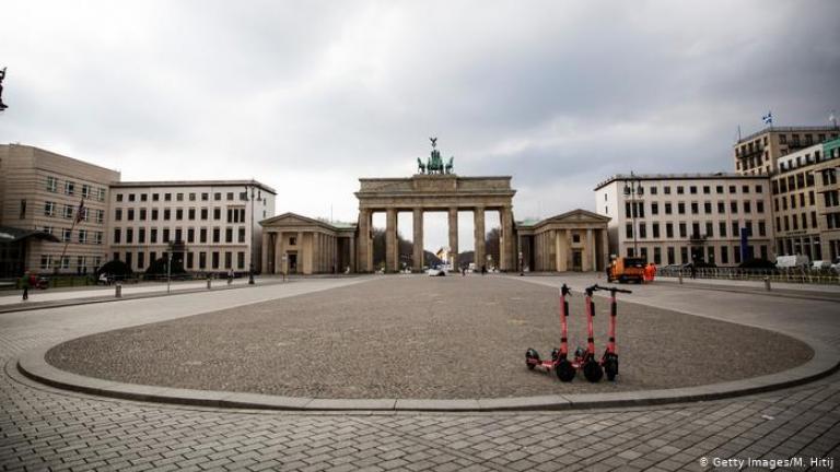 Κορονοϊός: Το Βερολίνο αυστηροποιεί τους περιορισμούς