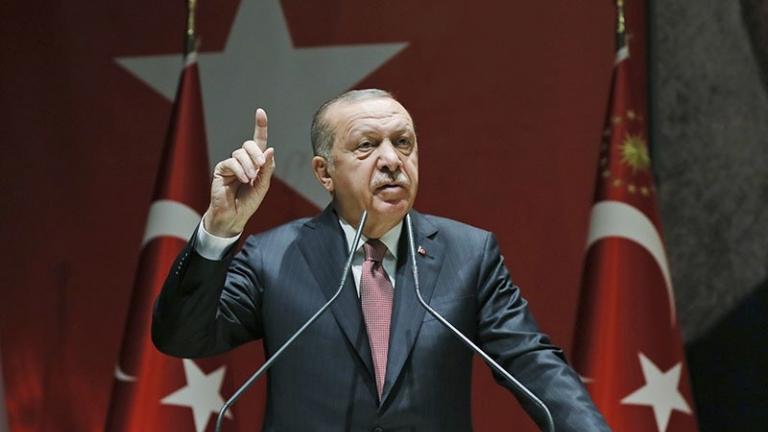 “Ο αγώνας για την εθνική μας ανεξαρτησία συνεχίζεται” είπε ο Ερντογάν στο μήνυμα του για την “Ημέρα της Νίκης”