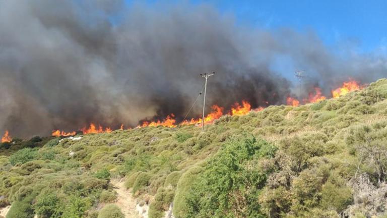 Φωτιά τώρα: Επικίνδυνη φωτιά στη Νάξο