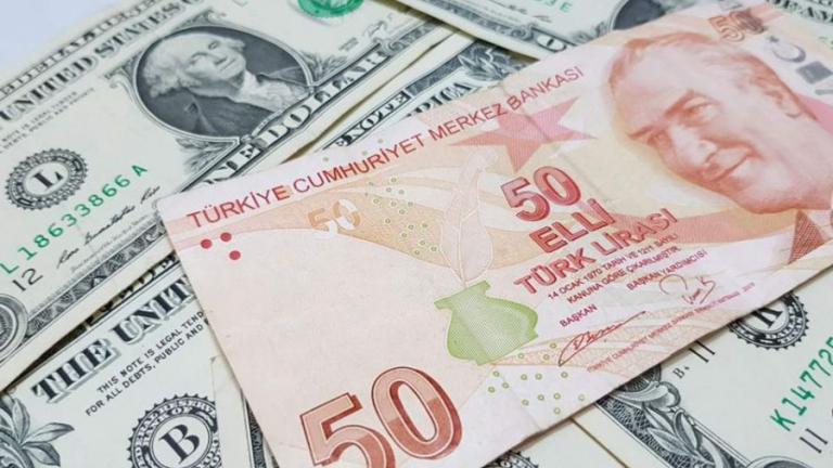 Βουλίαζει η τουρκική λίρα και ο Ερντογάν «βάζει χέρι» στις καταθέσεις σε συνάλλαγμα