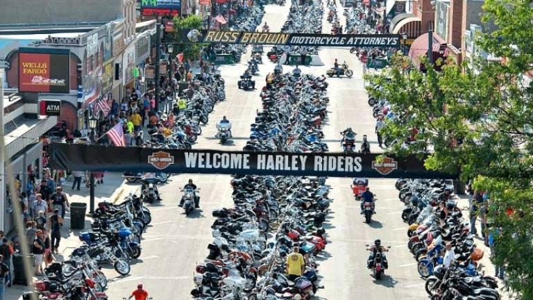  Νότια Ντακότα: Συγκέντρωση χιλιάδων μηχανόβιων παρά τον νέο κορονοϊό 